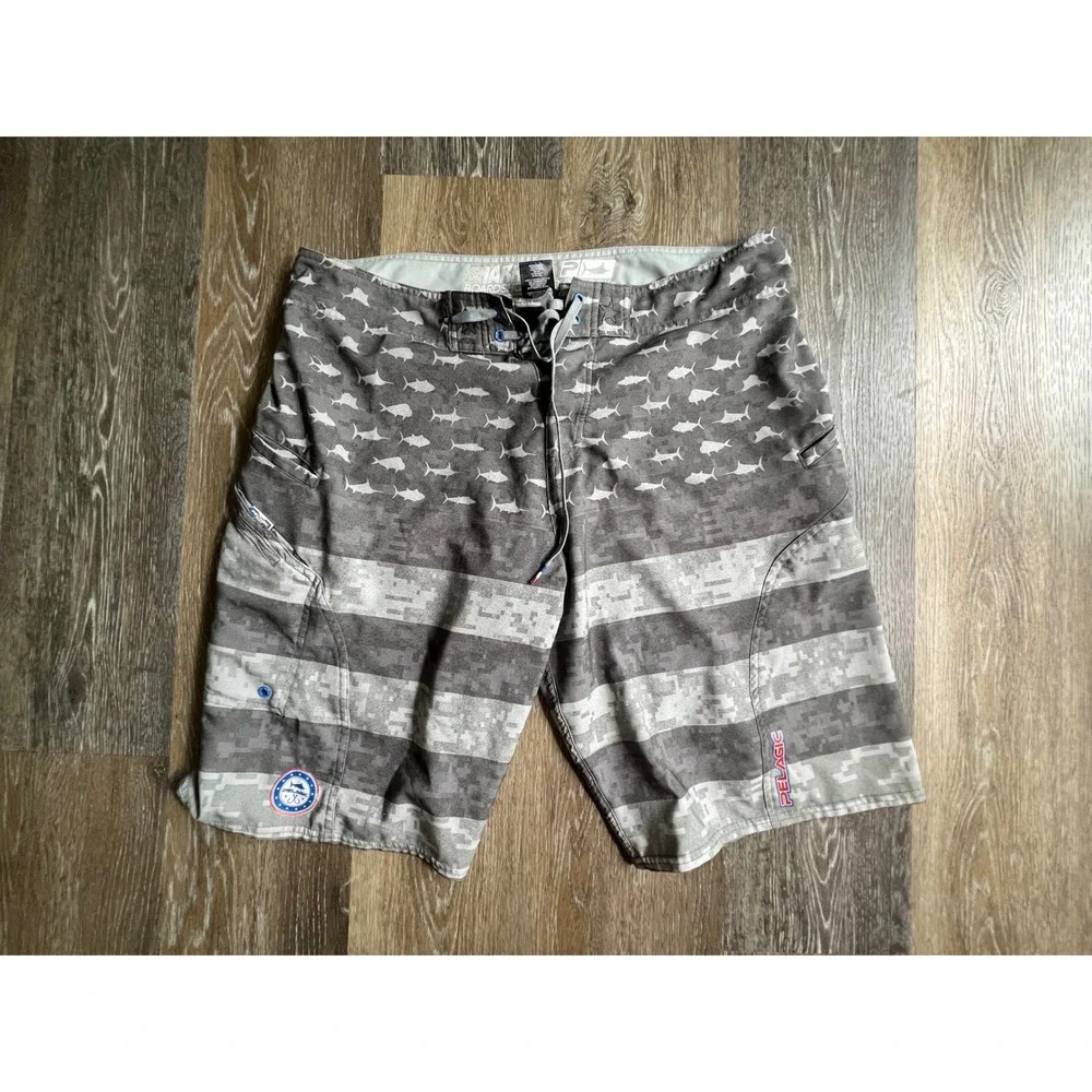 Pelagic Boardshorts‎ Mens 36 Gray Sharkskin Camo Fish Print Fishing Shorts